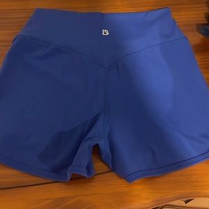 Buffbunny Large 2” trainer short - color: Rainfall - tried on only